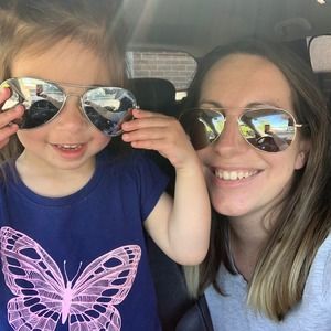 Meet your Posher, Laura